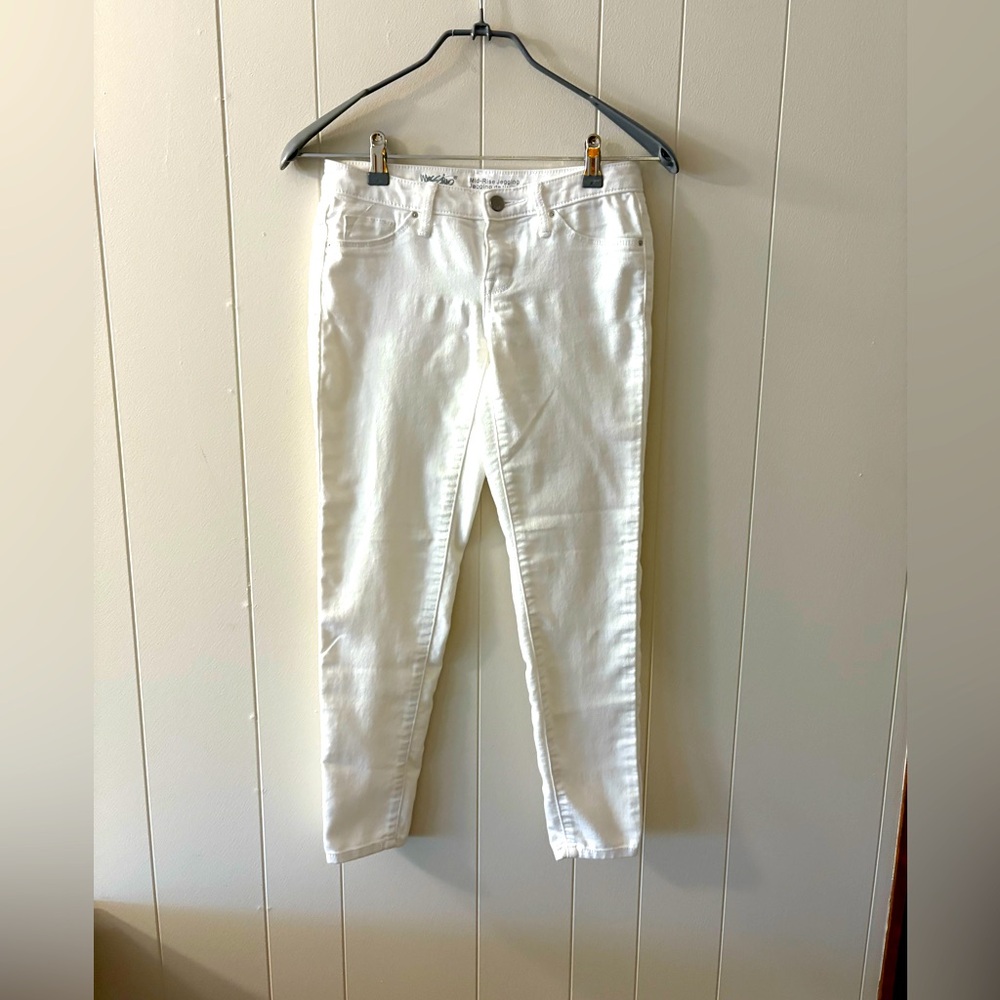 Mossimo Supply Co. White Skinny Pants Size 25 Travel coastal summer party